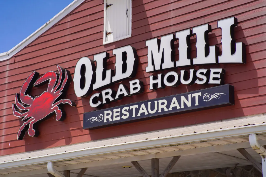 the old mill crab house restaurant sign is red